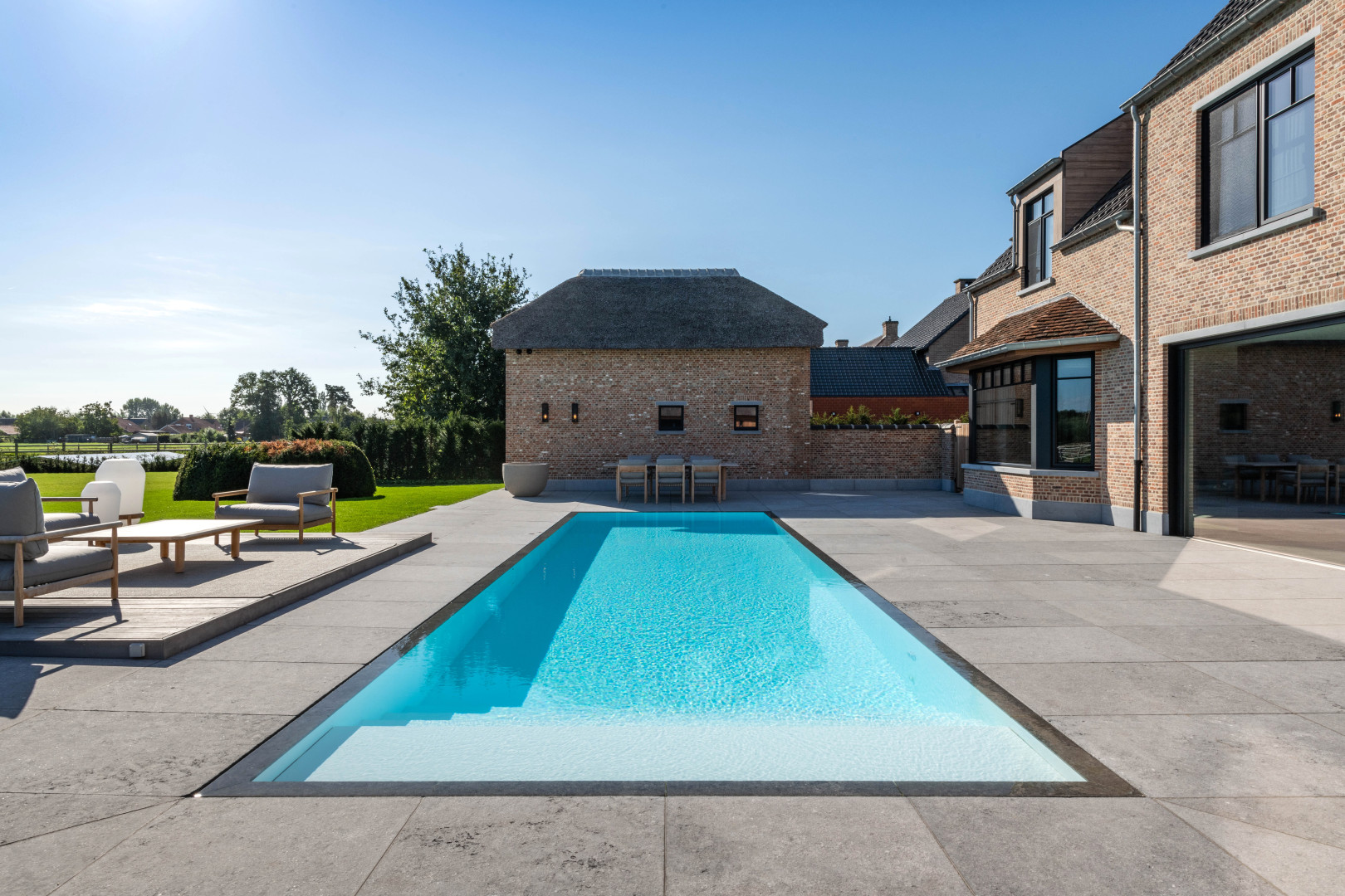 Polyester zwembaden: duurzaam maatwerk in één stuk